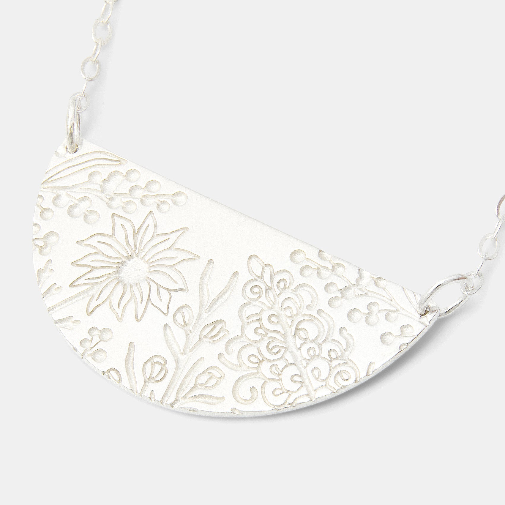 Australian Flora Half Pattern Necklace Flannel Flower