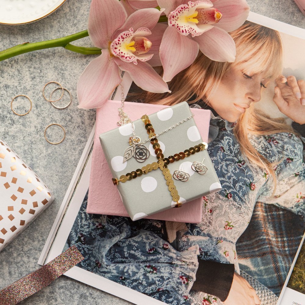 How to Choose Jewellery as a Gift for a Woman - Simone Walsh Jewellery